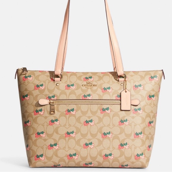 NWT Coach Gallery Tote In Signature Canvas With Strawberry Print - Picture 3 of 10